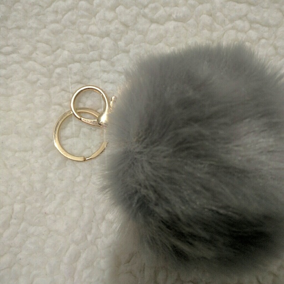 Gray keychain / purse puff ball - Picture 3 of 5